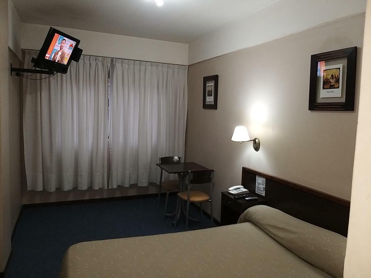 Hotel Carrara Buenos Aires Bagian luar foto